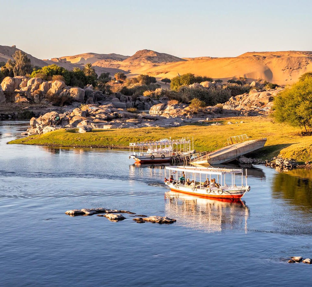 A-wonderful-picture-of-a-felucca-on-the-Nile-River-in-Aswan