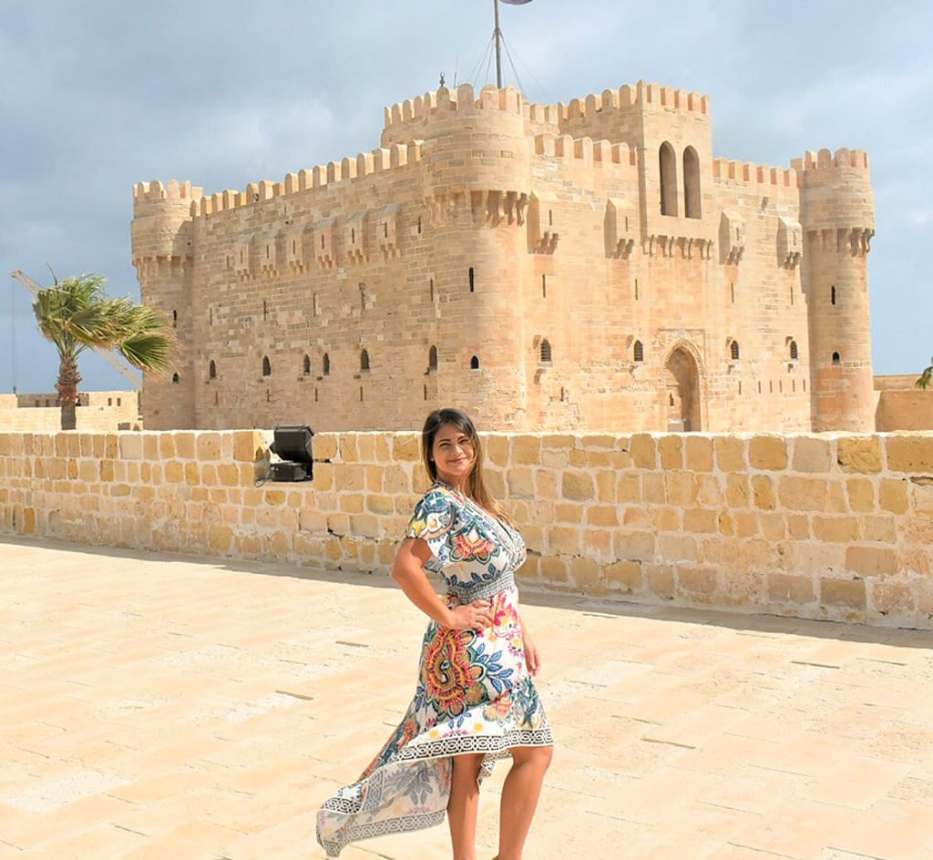 A-wonderful-picture-of-a-girl-in-front-of-Qaitbay-Citadel-in-Alexandria