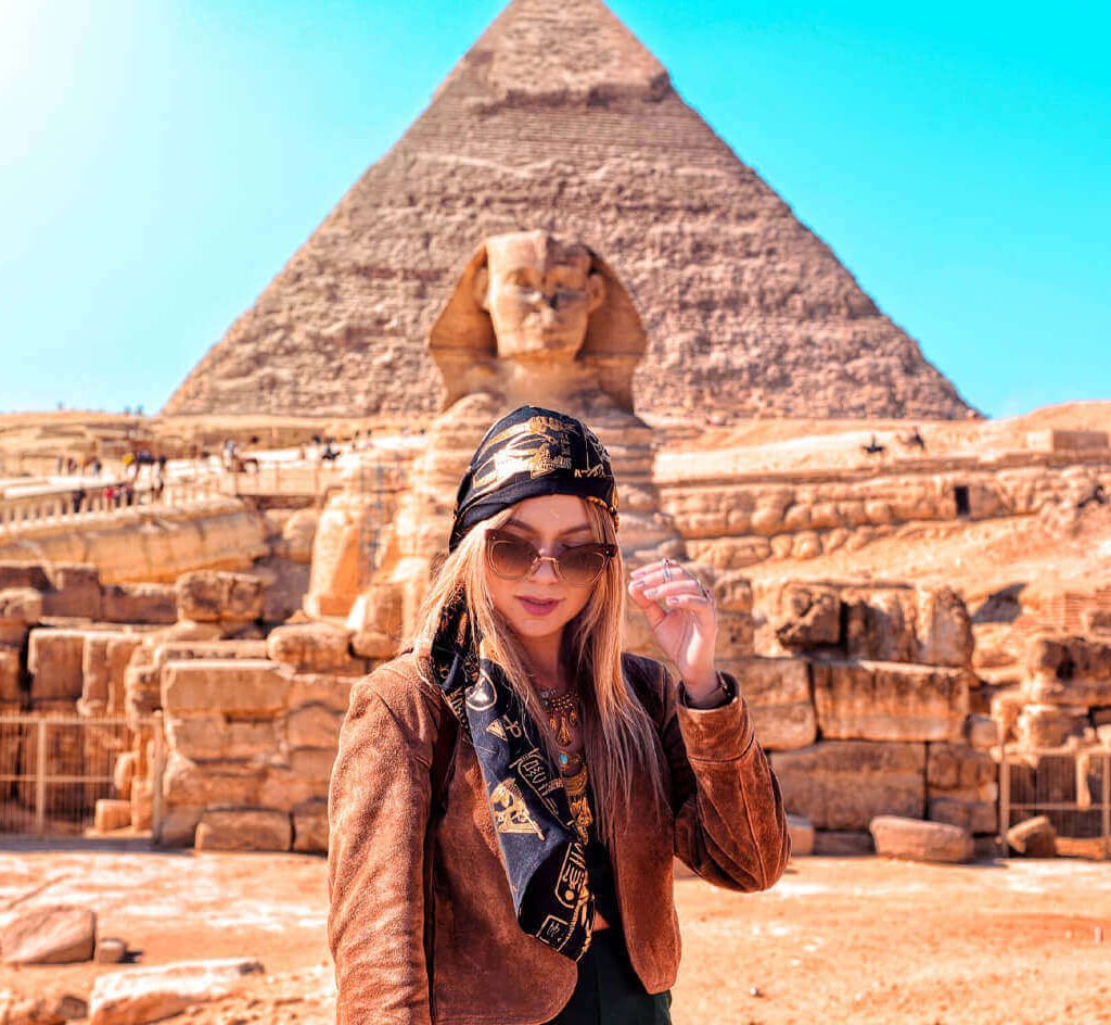 amazing-shot-for-girl-in-front-of-the-sphinx