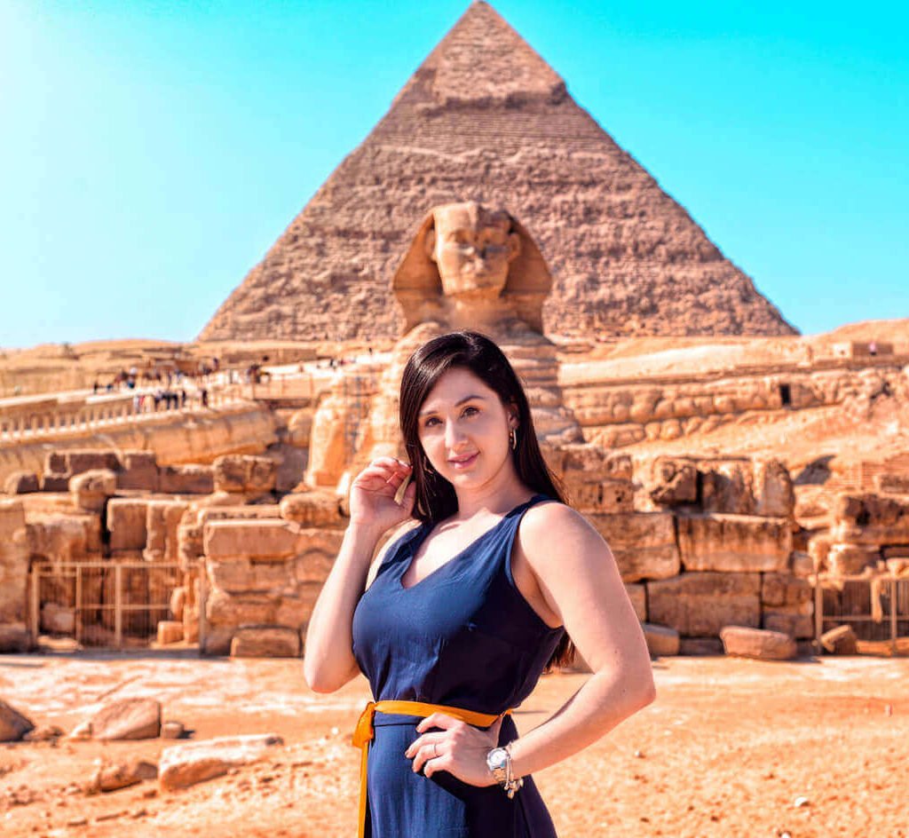 wonderful-pictures-of-a-girl-in-front-of-the-great-sphinx